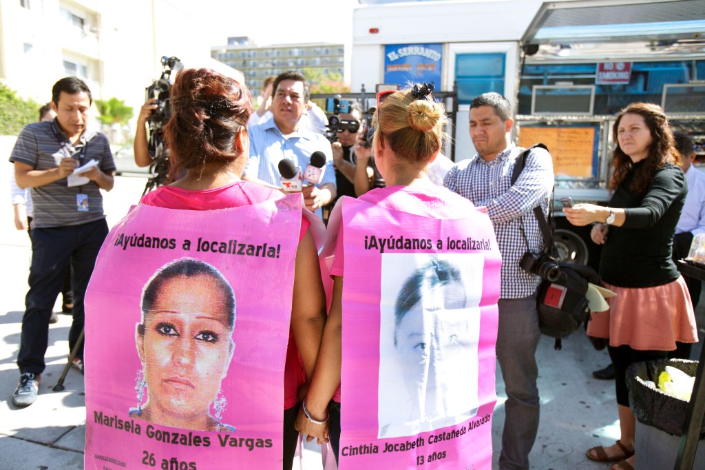 Mujeres con familiars desaparecidos en Chihuahua, México se unen para denunciar lo que ellos consideran poca acción policial al respecto.