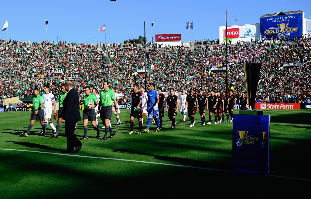 Las selecciones de Estados Unidos y México saltarán otra vez a la cancha del Rose Bowl este sábado para un partido muy esperado.