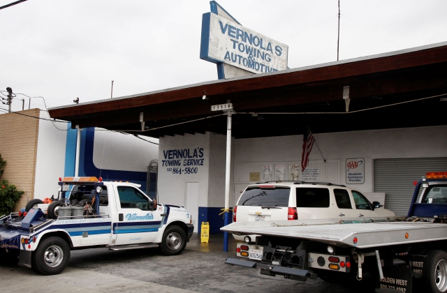 La empresa de grúas Vernola's Towing Service de Norwalk es propiedad de la familia de un prominente político de esa ciudad.