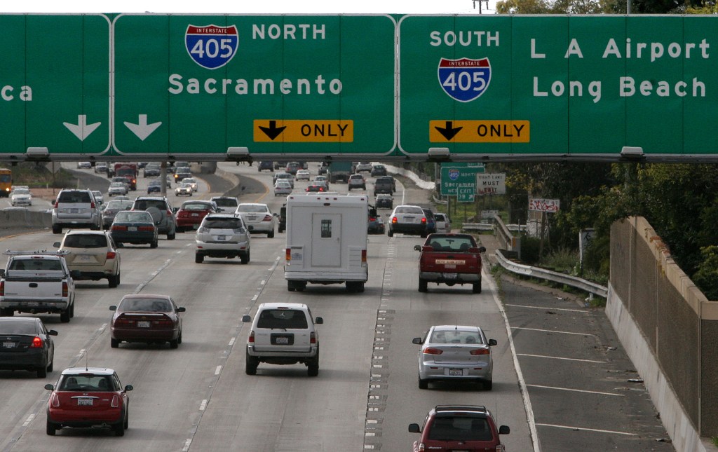 El tráfico sobre la autopista 405 es uno de los más congestionados. / Aurelia Ventura