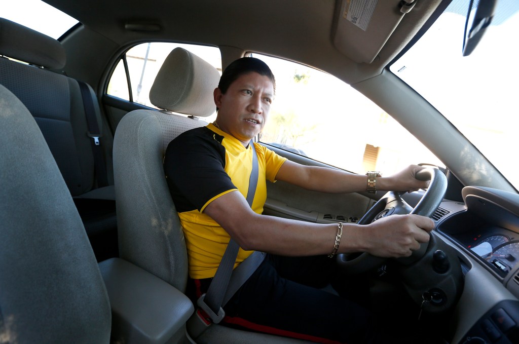 11/30/15 /LOS ANGELES/ Immigrant Danilo Franco speaks to La Opinion about helping others obtained their driver licenses. (Photo by Aurelia Ventura/La Opinion)