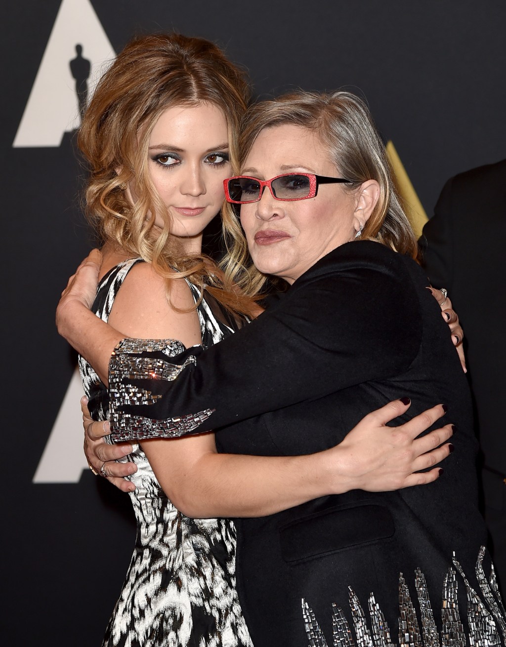 Billie Catherine Lourd (izq.) y la actriz Carrie Fisher, hija y nieta, respectivamente, de Debbie Reynolds.