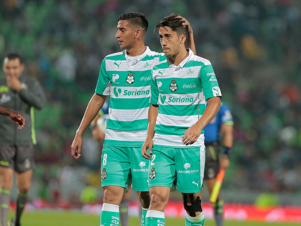 Diego González (izq.) y Javier Abella, jugadores de Santos.