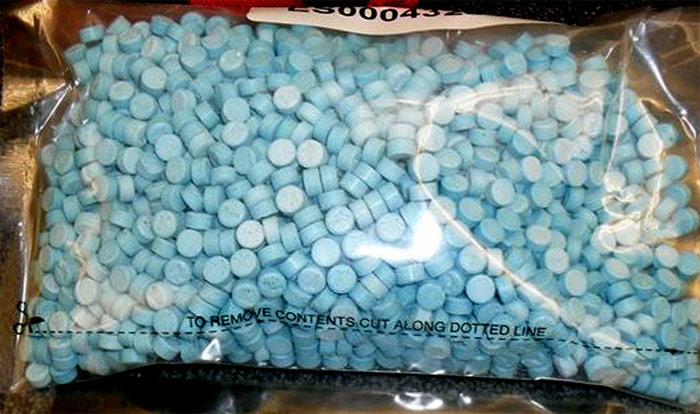 Tabletas de metanfetamina que, a menudo, se producen mezclando polvo de metanfetamina y cafeína. 