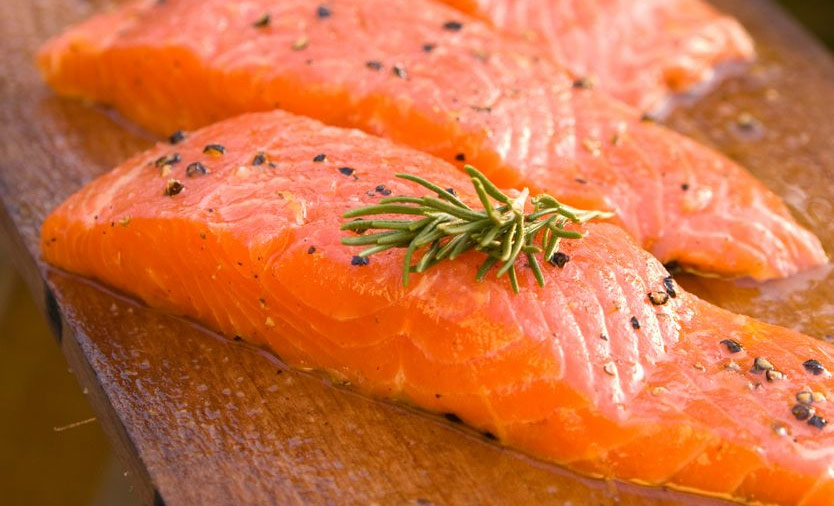 El salmón transgénico aún tardará en llegar al supermercado, porque la empresa tiene ahora que producirlo.