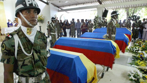 El conflicto armado en Colombia ha causado decenas de miles de muertes entre civiles, militares y guerrilleros.