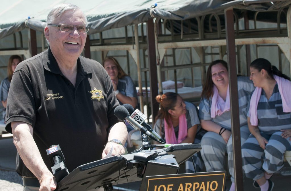 Joe Arpaiao, alguacil del condado de Maricopa en Arizona.
