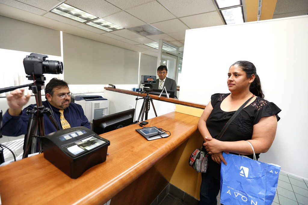 En el Consulado General de México en Los Ángeles se pueden tramitar las credenciales de elector.