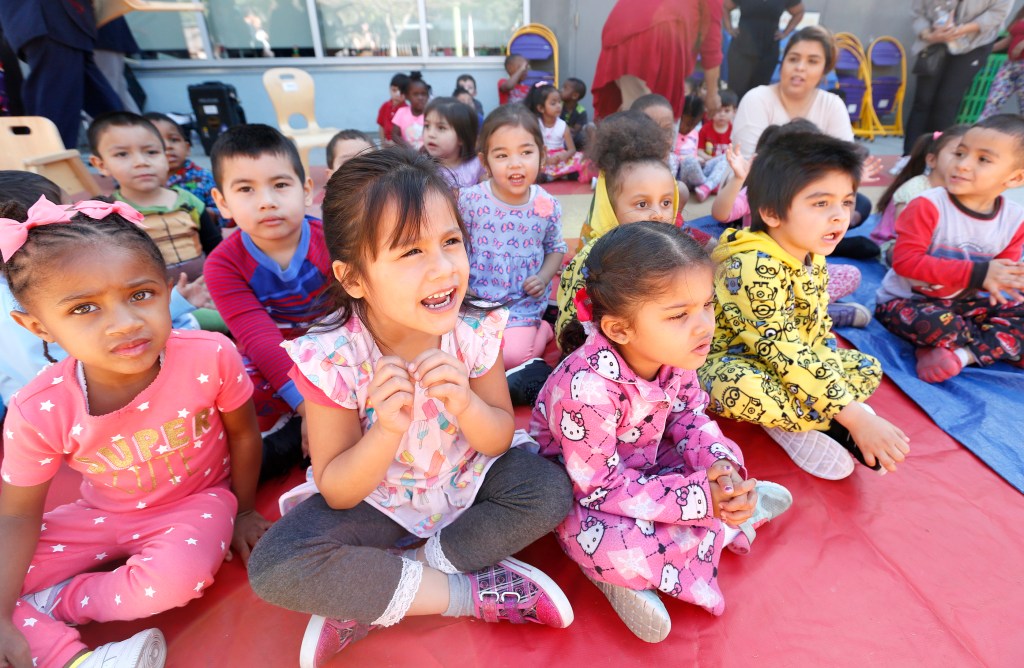 02/11/16 / LOS ANGELES/Children and child care workers participate in the unveiling during a press conference at the Los Angeles Trade-Technical College Child Development Center, a new child care program. Los Angeles Trade-Technical College (LATTC)Êand SEIU launched an innovative program to train childcare workforce in Los Angeles. Workers in early care and education in Los Angeles will be able to earn college credit, engage in career training, and simultaneously receive wage increases. (Photo by Aurelia Ventura/La Opinion)