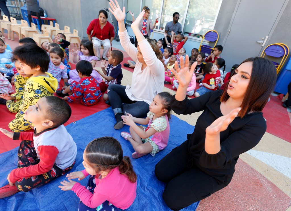 02/11/16 / LOS ANGELES/Sandra Nunez (R), mother of 3, participates in the unveiling during a press conference at the Los Angeles Trade-Technical College Child Development Center, a new child care program. Los Angeles Trade-Technical College (LATTC)Êand SEIU launched an innovative program to train childcare workforce in Los Angeles. Workers in early care and education in Los Angeles will be able to earn college credit, engage in career training, and simultaneously receive wage increases. (Photo by Aurelia Ventura/La Opinion)