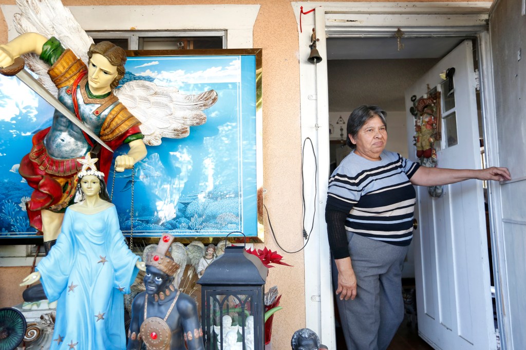 La casa de Cecilia Hill en Maywood fue limpiada por las autoridades estatales debido a la contaminación de plomo en el terreno. /AURELIA VENTURA