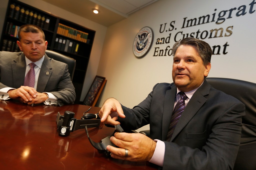 02/24/16 /LOS ANGELES /Jorge Field, assistant field office director for the U.S. Immigration and Customs Enforcement, discusses the electronic ankle monitors. (Photo by Aurelia Ventura/La Opinion)