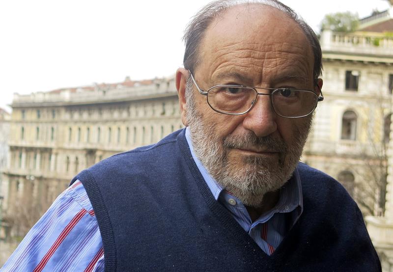 El escritor y semiólogo italiano Umberto Eco ha fallecido este viernes en su casa a los 84 años, informó hoy el diario La Repubblica.