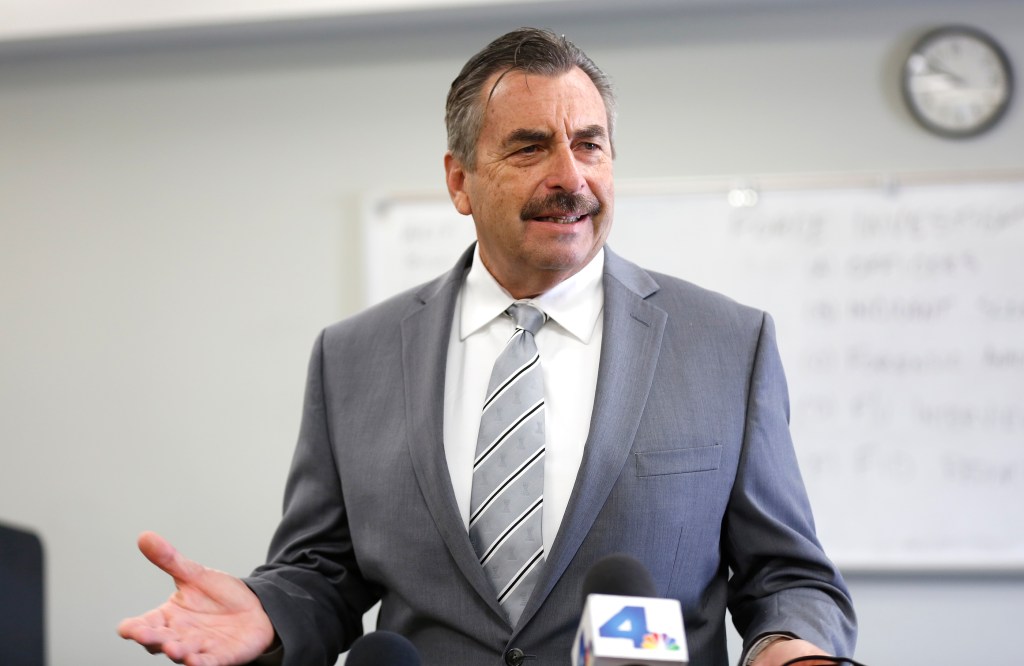 03/02/16 /GRANADA HILLS/Jefe de LAPD Charlie Beck. LAPD muestra, a medios de comunicacion durante un encallo en Ed Davis Training Center, momentos previos e inmediatamente despues de un incidente en los que policias disparan sus armas de fuego a un sospechoso. (Foto Aurelia Ventura/La Opinion)