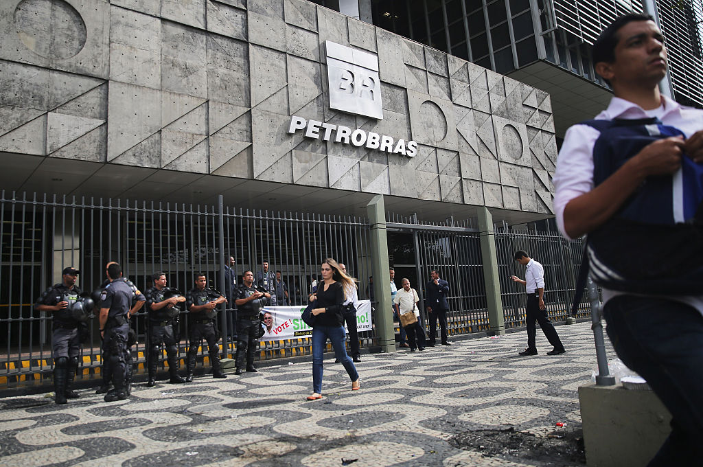Petrobas Senior Management Resigns Amid Corruption Scandal