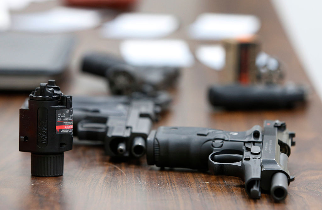 La exigencia de una revisión de antecedentes previa a la venta de municiones favorecería la reducción de la violencia armada. Foto: Getty