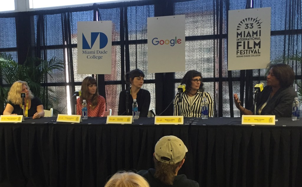 De izq. a dcha: Debra Zimmerman y las directoras Lorene Scafaria, Vera Egito, Rebecca Miller y Dawn Porter.