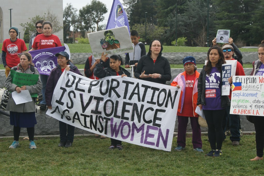 Mujeres se manifestaron y marcharon pacíficamente desde el Lago Merrit.