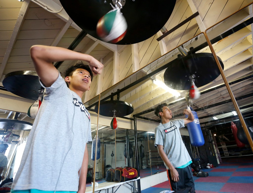 04/01/16/LOS ANGELES/ Young boxers train at the Pico-Union Boxing Club, a free neighborhood gym, for at risk children in one of Los Angeles' most densely populated and gang-afflicted neighborhoods. The gym is at risk of closing down due to no funding and its coach Jeff Sacha moving away. (Photo by Aurelia Ventura/La Opinion)
