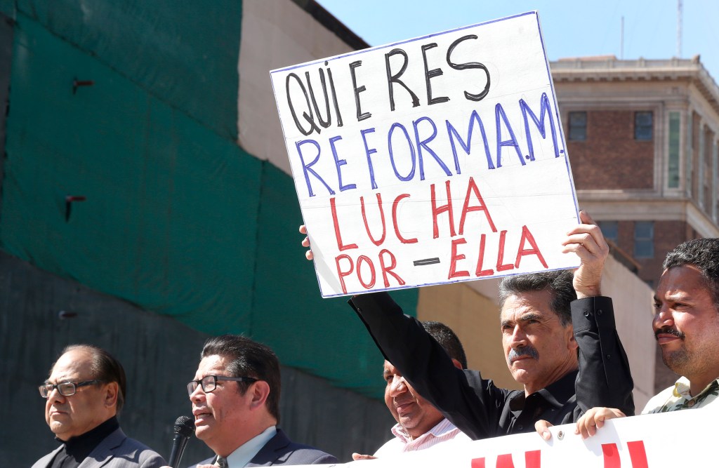 04/05/16/LOS ANGELES/A handful of community leaders hold a press conference, on the corner of Broadway and Olympic, to invite the L.A. community to celebrate the 10thÊMay Day March & Rally to win Comprehensive Immigration Reform With A Path To Citizenship. (Photo by Aurelia Ventura/La Opinion)