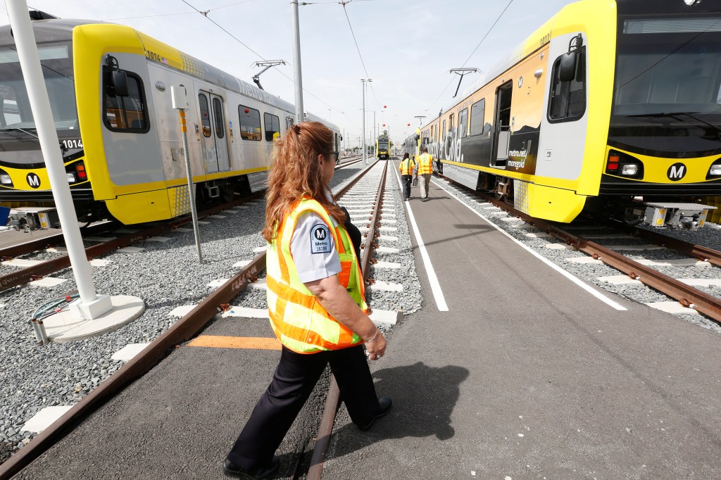 04/07/16/LOS ANGELES/ Metro train operator Gladys Ridley, from El Salvador. (Photo Aurelia Ventura/La Opinion)