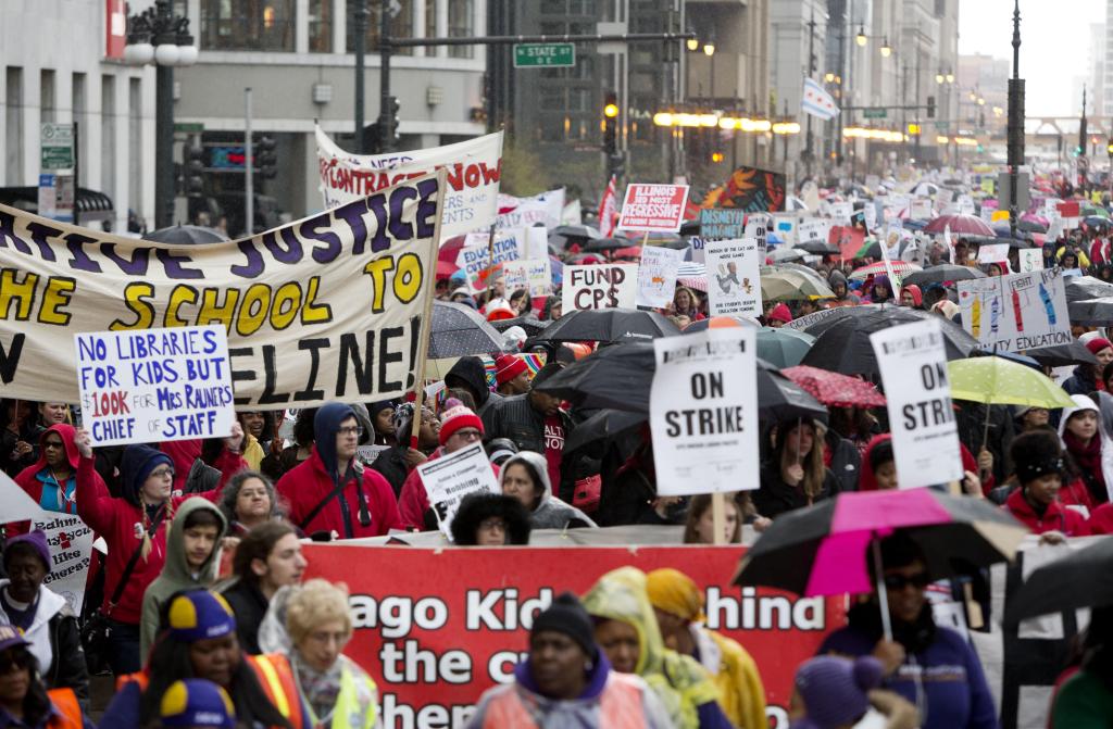 La Unión de Maestros de Chicago (CTU) celebró hoy el "Día de Acción" con una huelga en contra de los recortes a la educación. Foto: EFE