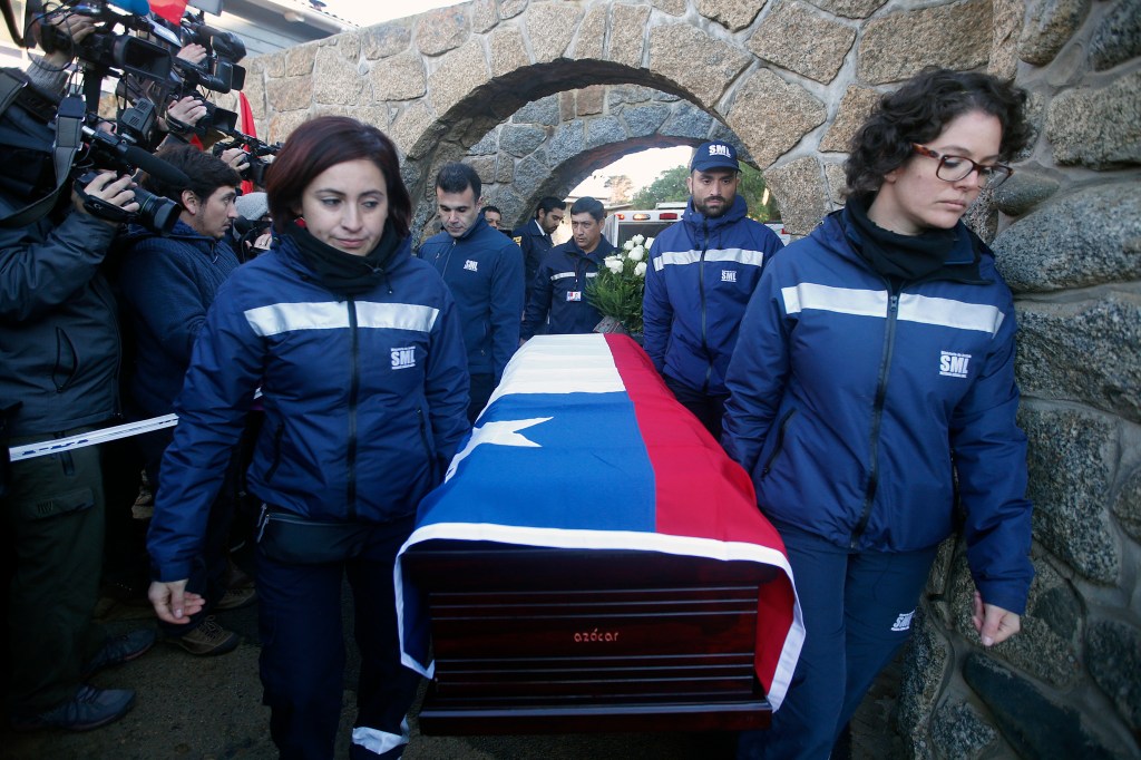 Los restos de neruda regresan a Isla Negra tres años después de su exhumación.