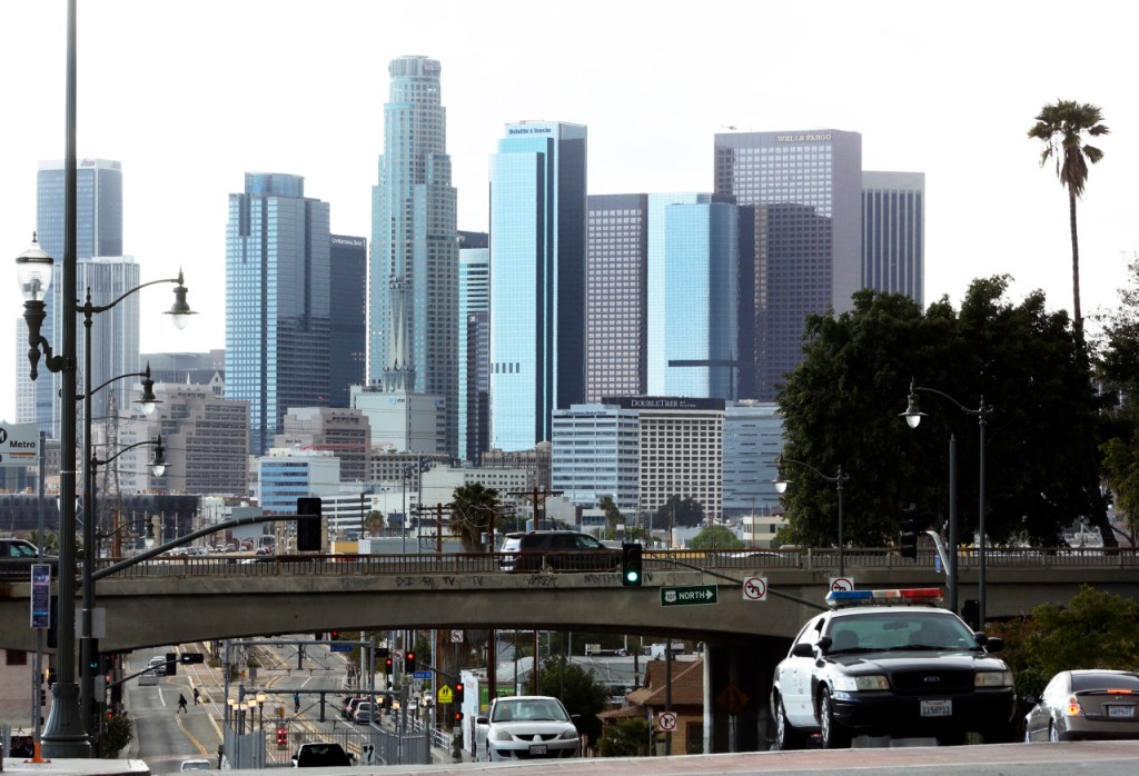 Vista del centro de Los Ángeles desde el vecindario de Boyle Heights, uno de los más afectados por la contaminación del aire. /Archivo