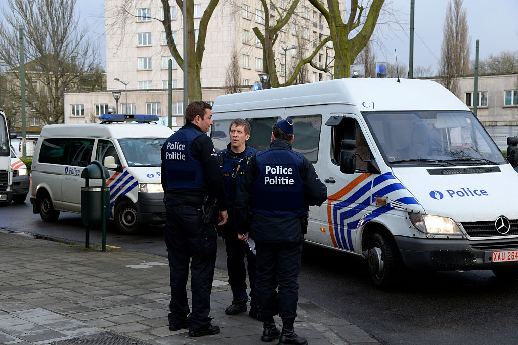 La policía belga detuvo a cinco personas sospechosas de estar relacionadas con los ataques en Bruselas.