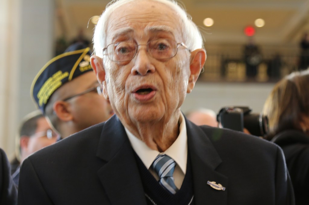 El sargento mayor, José Colón, de 97 años, afirmó que aunque el reconocimiento es "tardío", al menos llegó. Foto: María Peña/Impremedia