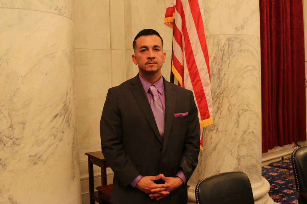 Jason Hernández, nacido en McKinney (Texas) de padres mexicanos. Cayó en malas amistades y, en 1998, a los 21 años de edad, recibió una sentencia de cadena perpetua sin posibilidad de libertad por un delito de drogas no violento. 