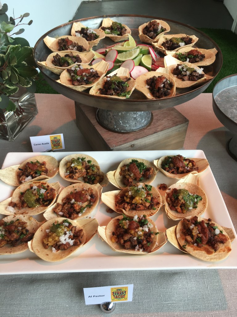 Una lonchera venderá tacos como estos en el Hollywood Bowl a partir de este verano.