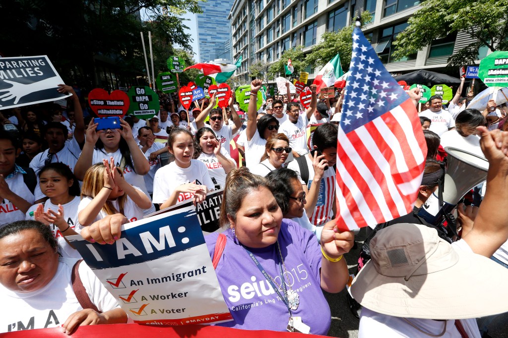 Aunque no tan nutridas como las marchas de hace una década, el sentimiento de unidad proinmigrante se hizo sentir. /Foto: AURELIA VENTURA/ LA OPINIÓN
