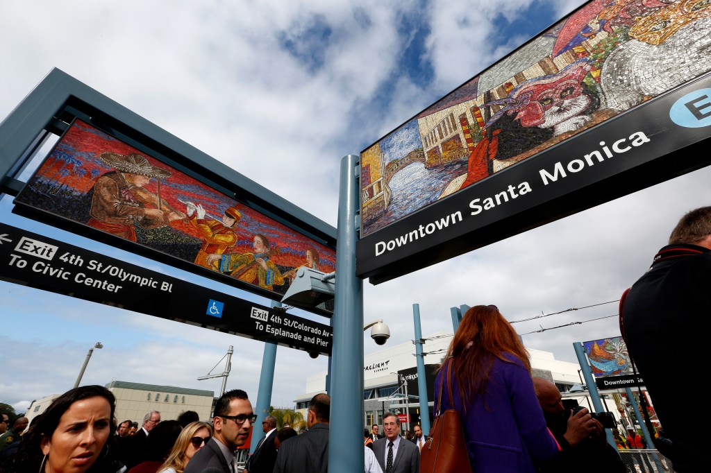 La extensión de la Línea Expo que llega hasta Santa Mónica inicia sus recorridos el 20 de mayo. (Aurelia Ventura/ La Opinion)