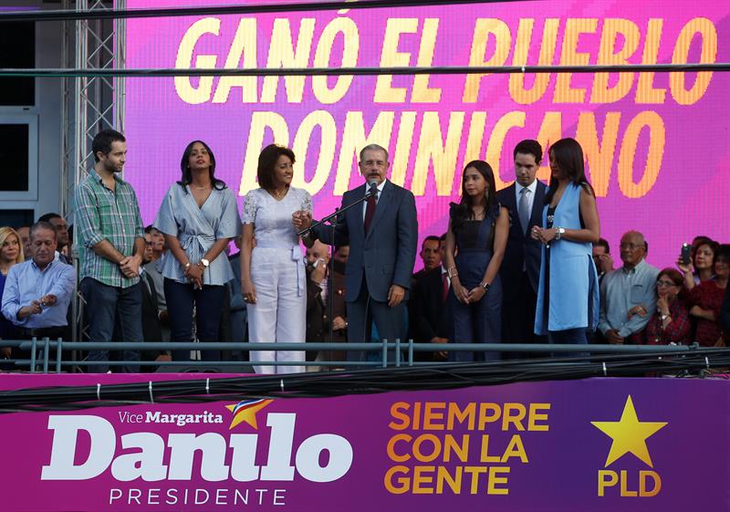 Medina se declara ganador, aún sigue el recuento de votos