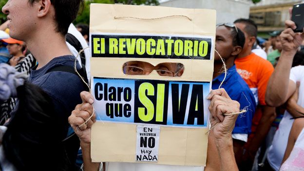 Encuestas dicen que la mayoría de los venezolanos quieren el revocatorio y votarían "sí".