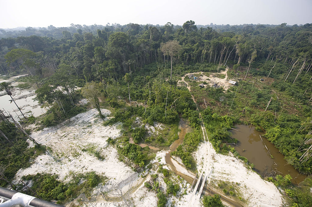 La presencia de mineros ilegales en tierras yanomamis no ha podido ser erradicada. Foto: Getty