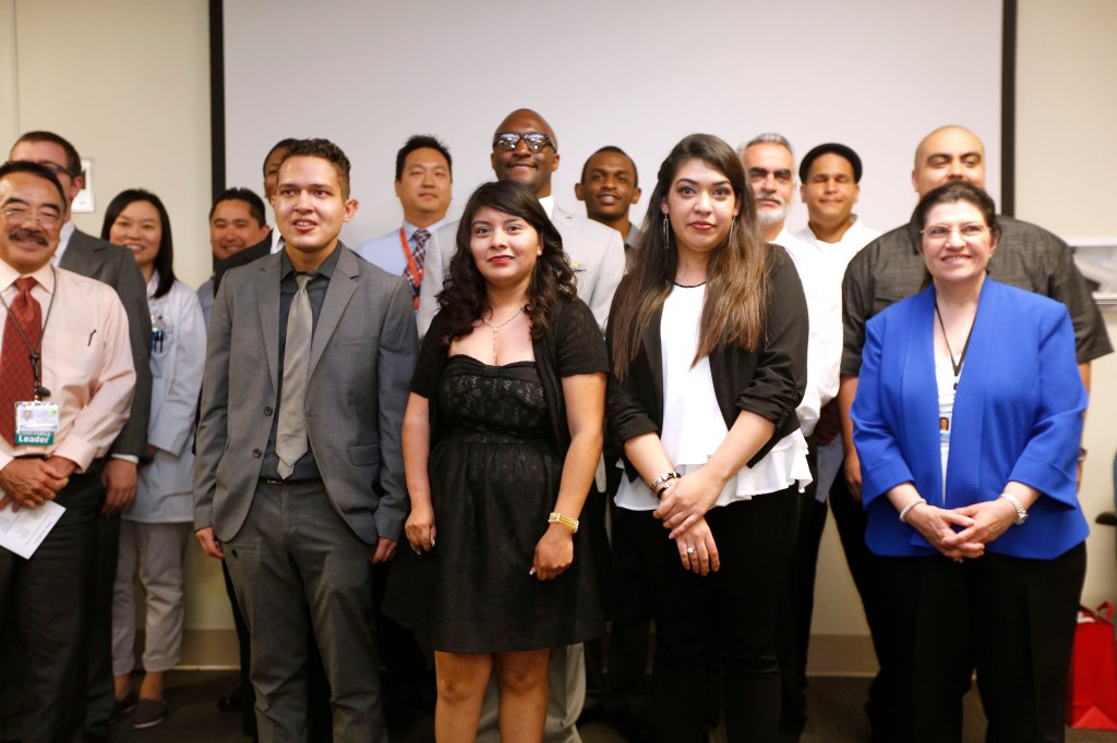 06/08/16/ LOS ANGELES/(Left to right front row) Students with special needs Maximilliano Martinez, Sheila Bravo and Michelle Rojas, were among seven graduates, joined by family members that participated in a graduation ceremony at Kaiser Permanente South Bay Medical Center. The seven graduates, with special needs, participated in Kaiser Permanente three ten week program, which rotated students through different hospital department, including pharmacy, food services, administration, and materials management. (Photo Aurelia Ventura/ La Opinion)