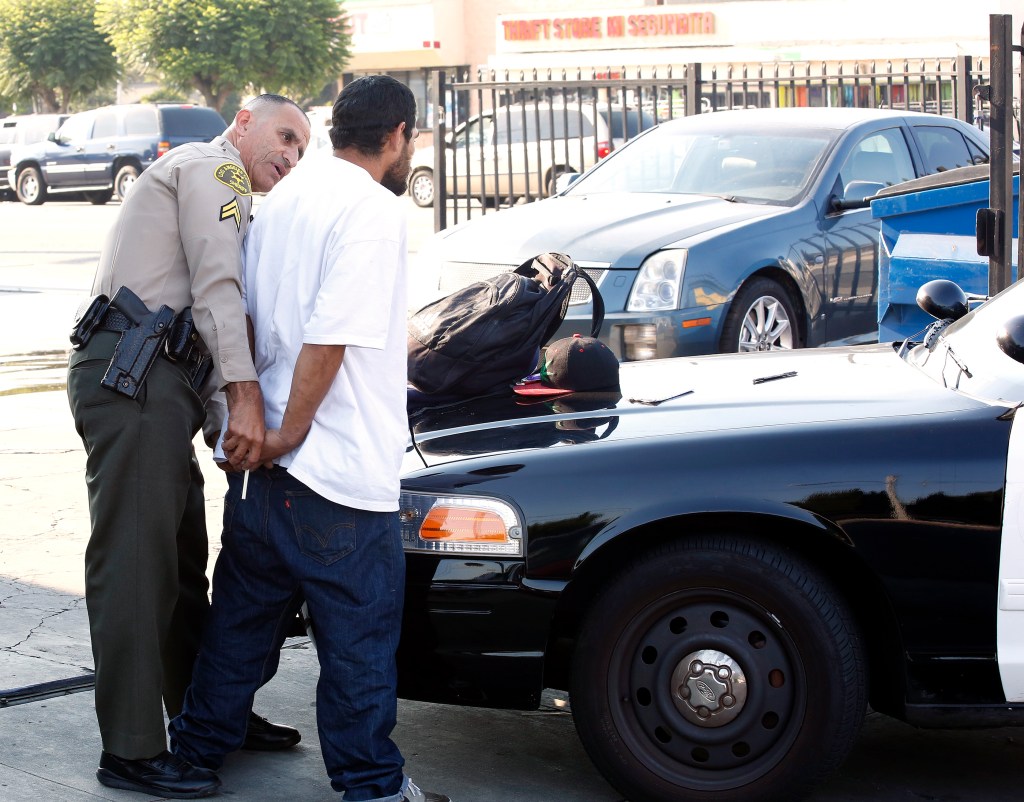 06/17/16/ LOS ANGELES/Compton Sheriff's officer Joseph Figueroa detains a man while patrolling an area known for gangs. (Photo Aurelia Ventura/ La Opinion)