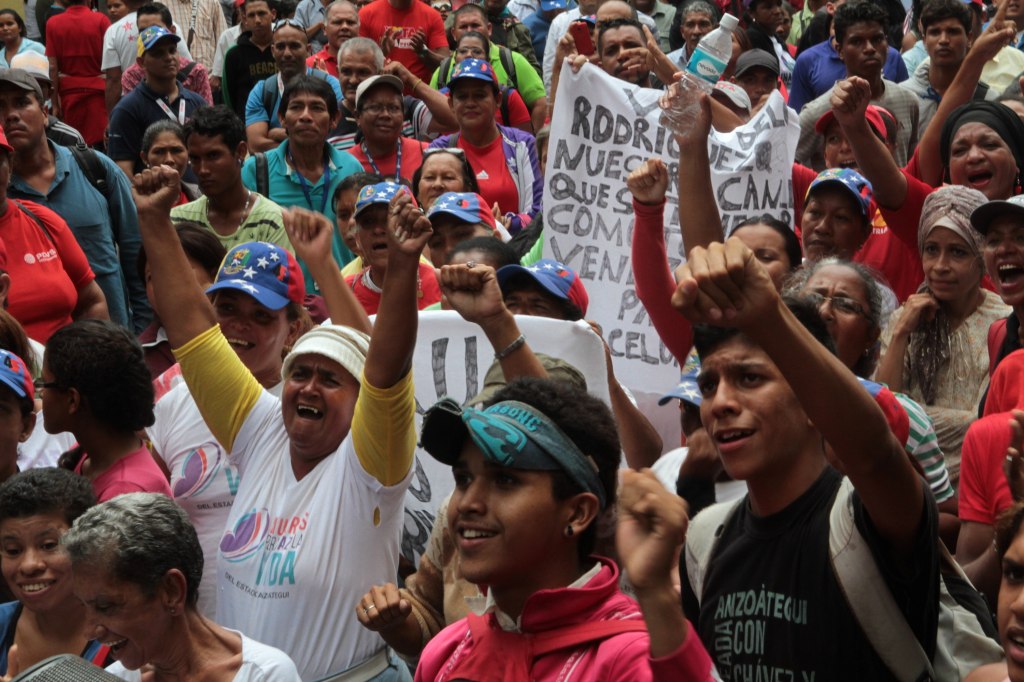 Simpatizantes del gobierno realizaron una concentración este jueves en Caracas en contra de la sesión extraordinaria de la OEA.