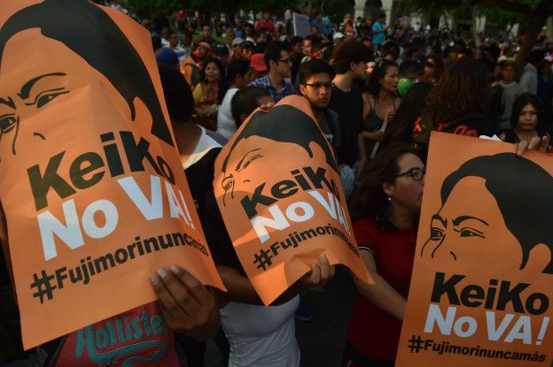 Miles de ciudadanos han salido a protestar contra Keiko Fujimori durante la campaña, debido a los delitos cometidos en el gobierno de su padre.