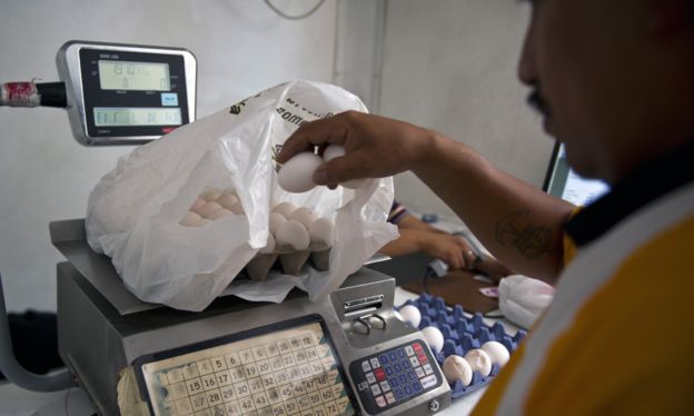 ¿A cómo los huevos?