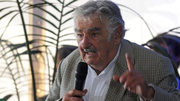 En 2014, el entonces presidente de Uruguay, José Mujica, se ofreció a dar refugio a seis presos de Guantánamo.