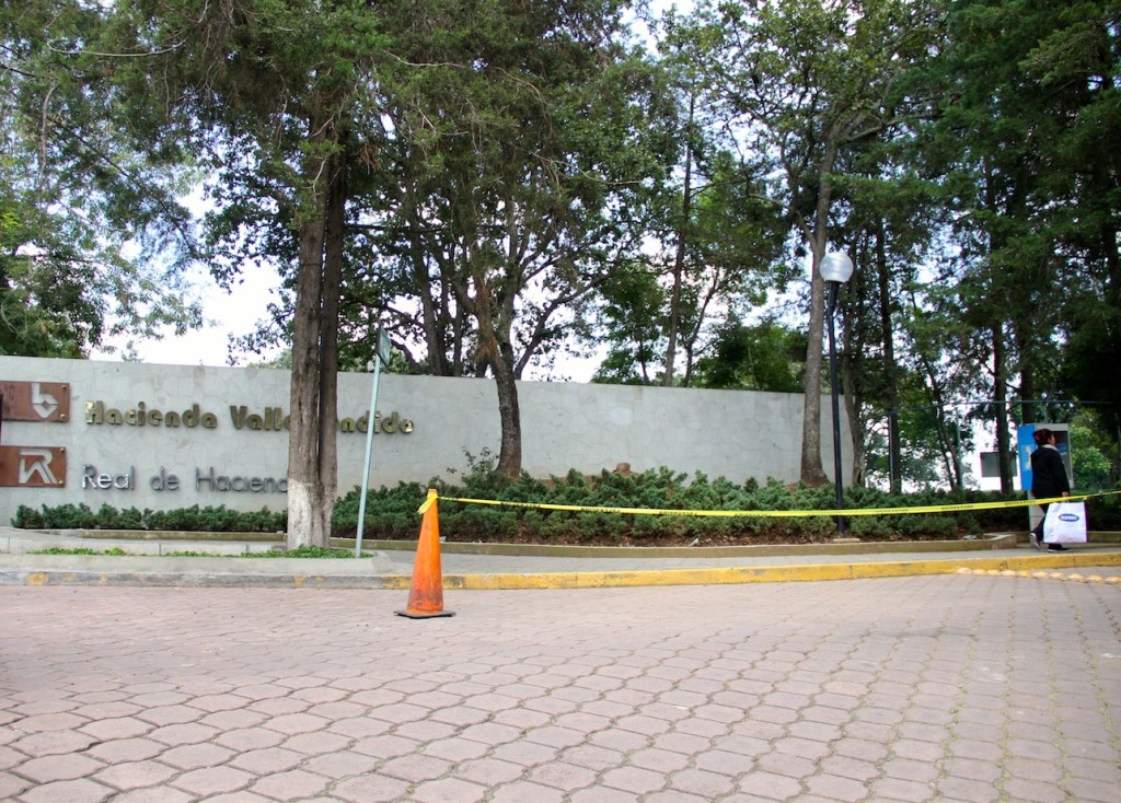 Entrada al fraccionamiento en el que vive Don Neto