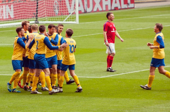 El equipo juega en los principales estadios de Inglaterra, incluido Wembley, en donde venció Vauxhall 8-2 a comienzos de este año.