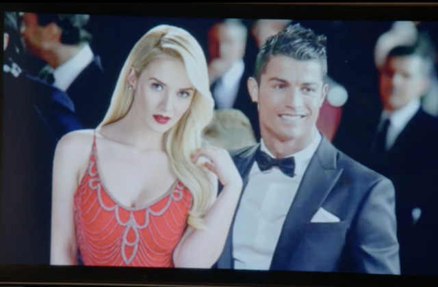 Para callar bocas, Bobby les muestra esta foto de Cristiano Ronaldo con su tía Graciela