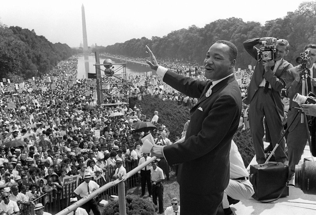 Martin Luther King, Jr., frente a sus partidarios en el Memorial Lincoln, Washington D.C. en 1963. / Foto: Getty