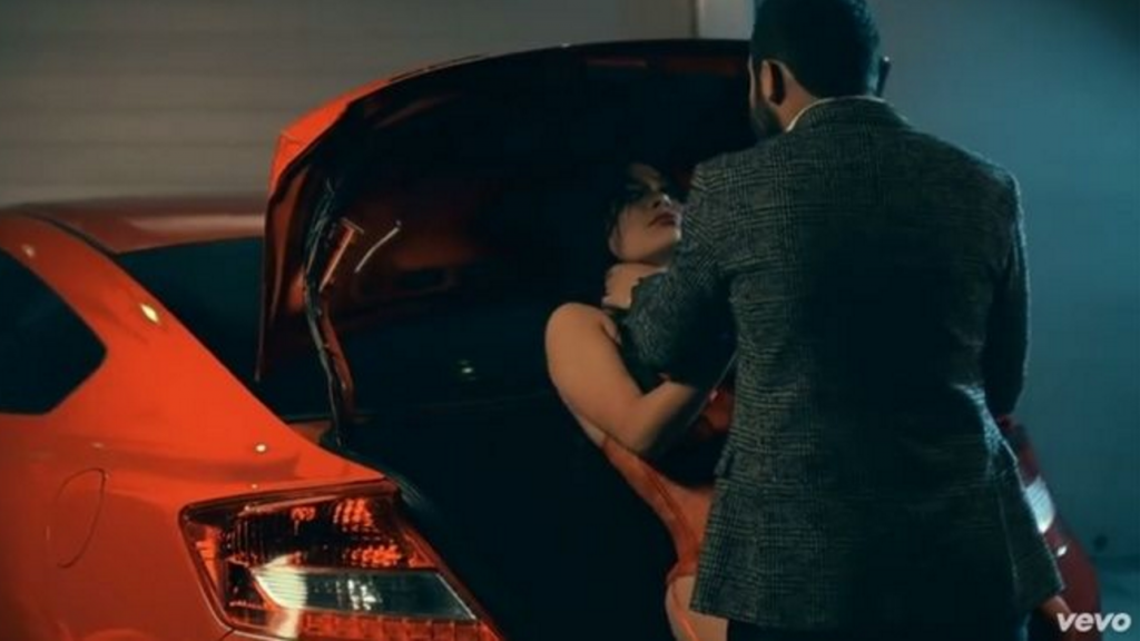 Fracción del video donde Ortíz ataca a su mujer.