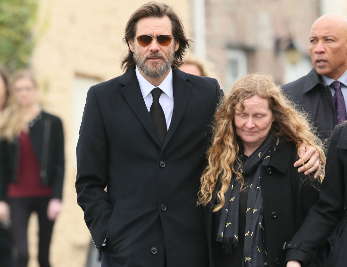 Carrey acompañó a la madre de Cathriona en el funeral de su hija. 