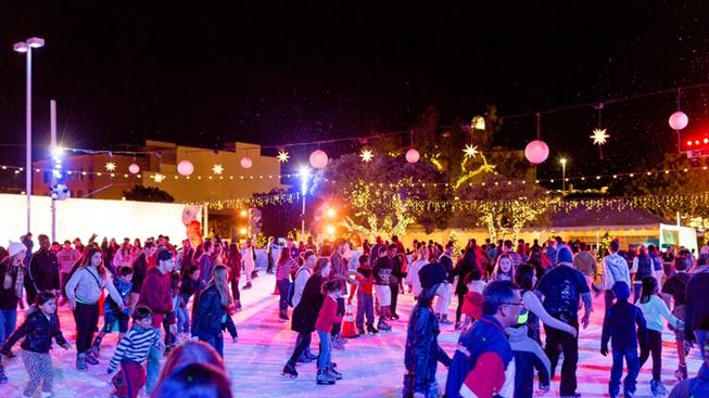 La pista de hielo estará abierta hasta el 16 de enero.